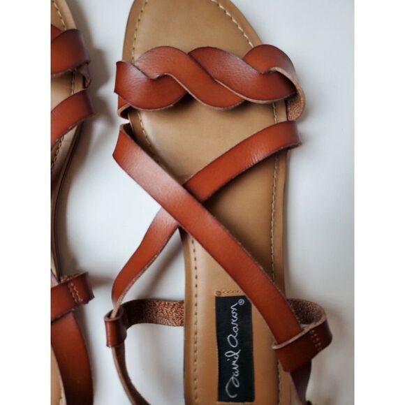 Women's brown‎ crisscross sandals size 9.5 brand is David Aaron - Picture 4 of 5